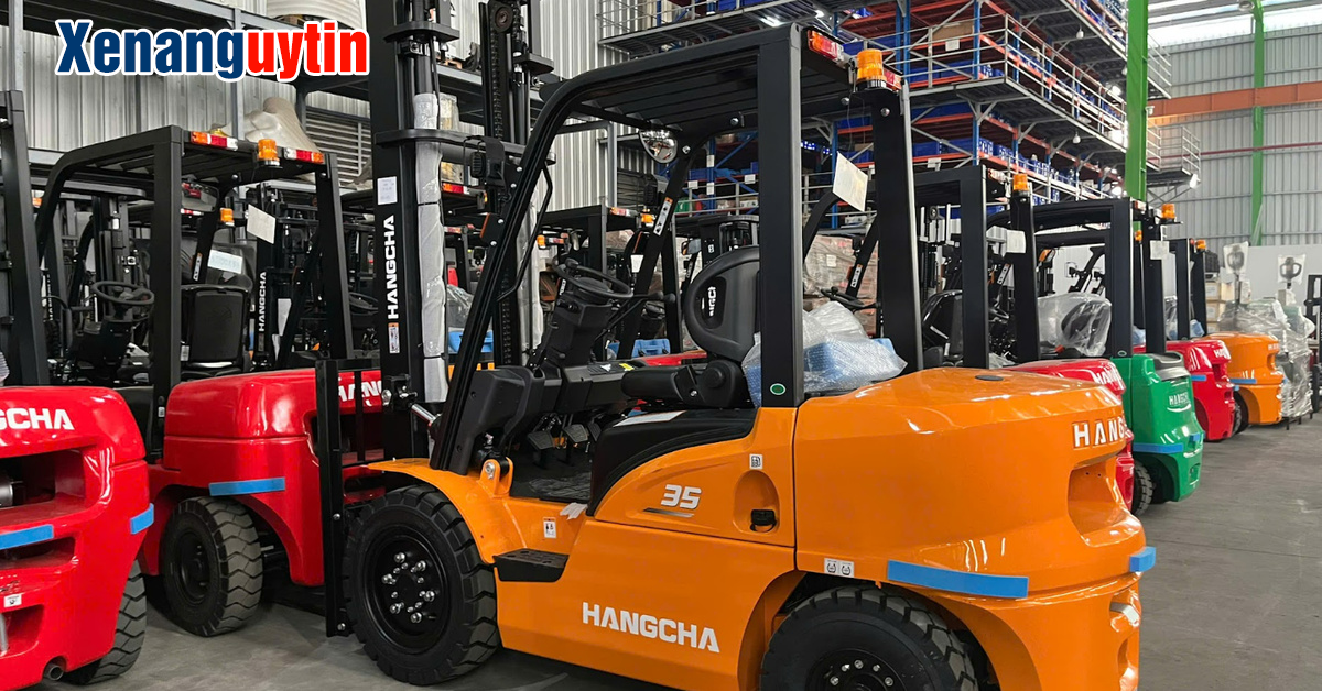Xe nâng dầu sẵn tại kho