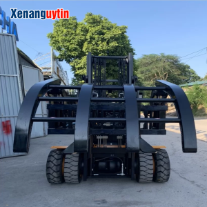 Xe nâng kẹp gỗ 3