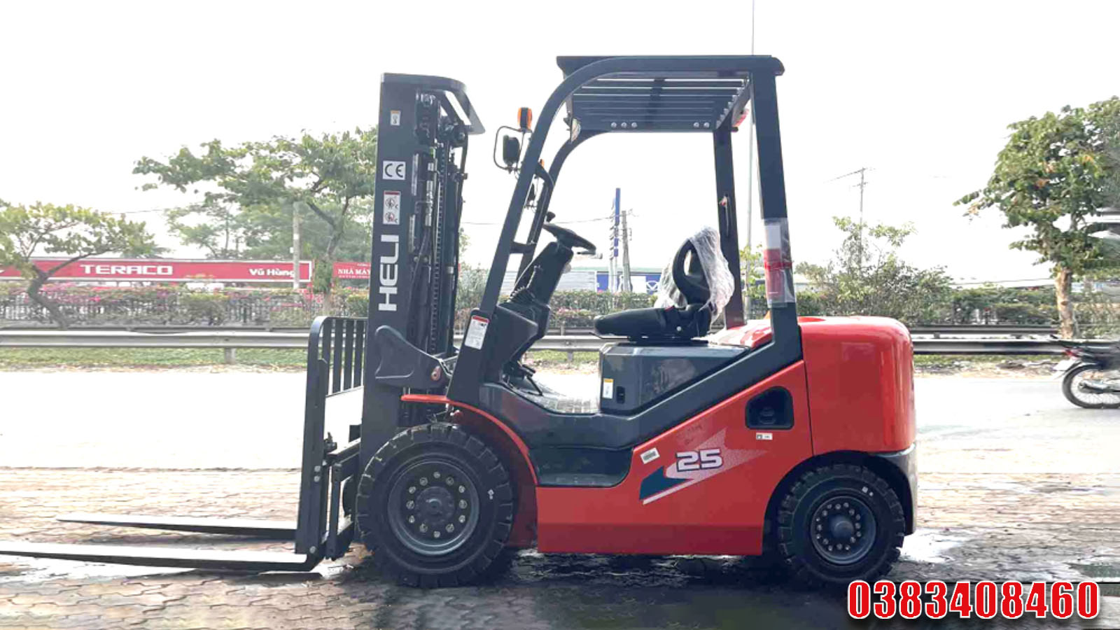 Xe nâng dầu 2.5 tấn Heli