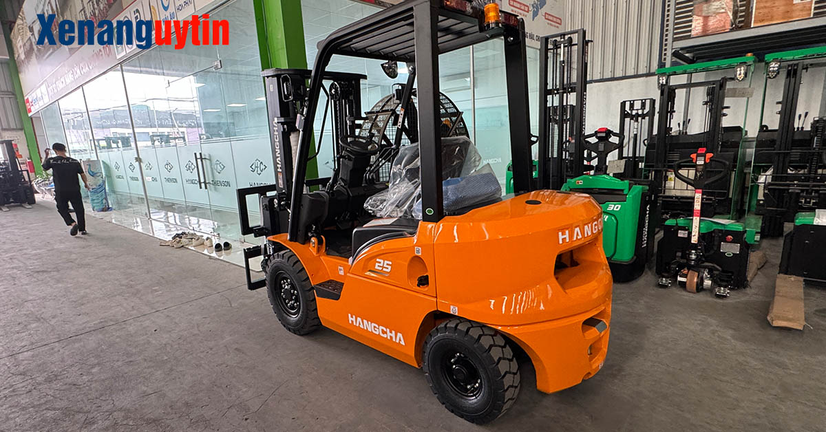Xe nâng dầu 2.5 tấn hangcha