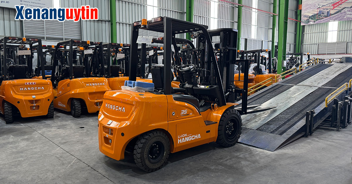 Kho xe nâng điện 3.5 tấn