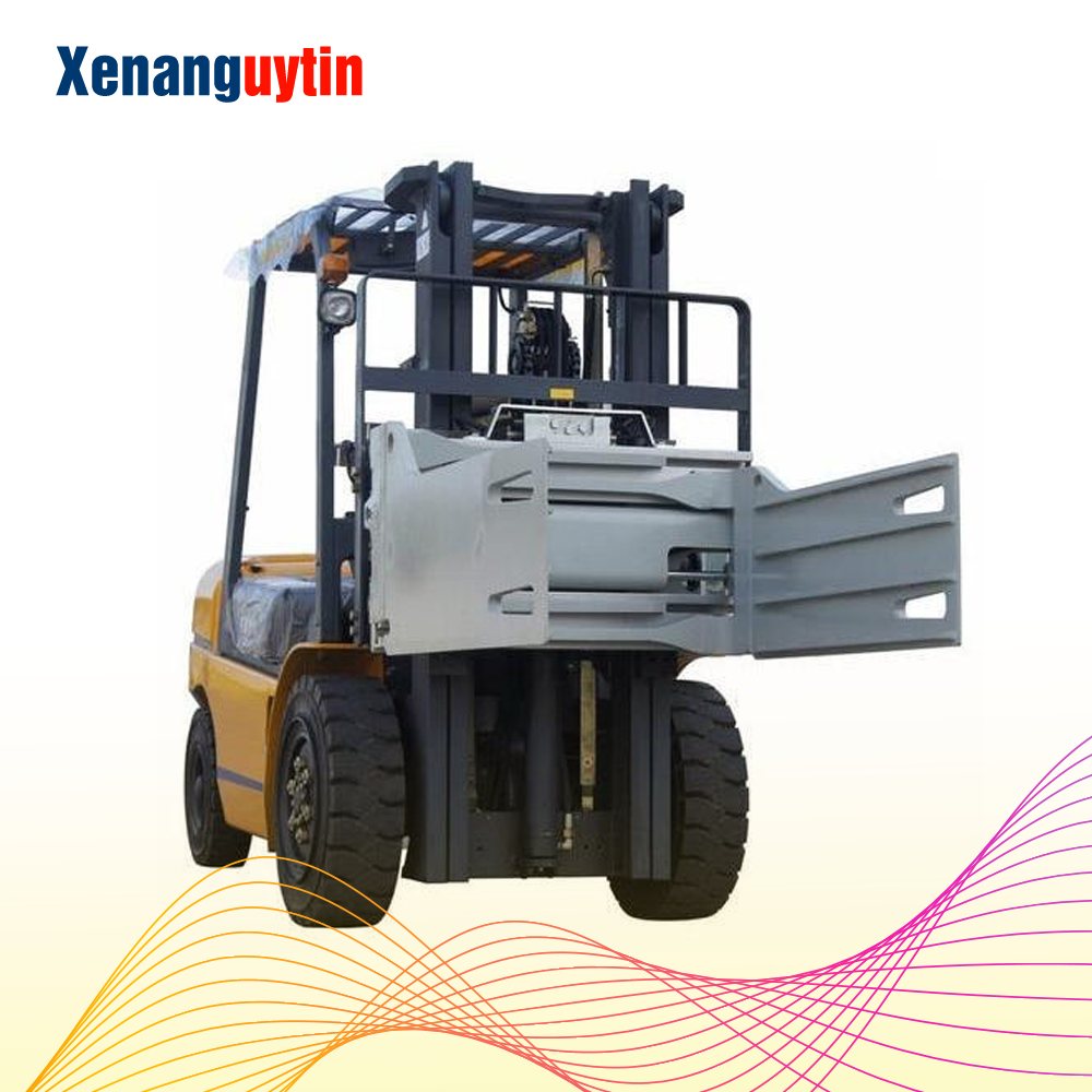 Xe nâng gắn bộ kẹp vuông Xe nâng gắn bộ kẹp vuông