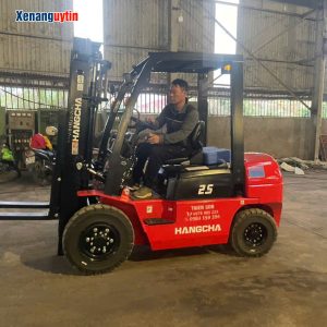 Xe nâng dầu 2.5 tấn