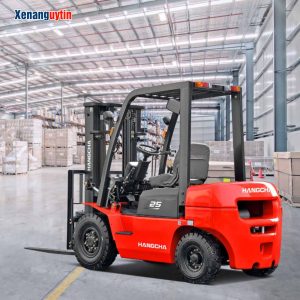 Xe nâng dầu 2.5 tấn báo giá