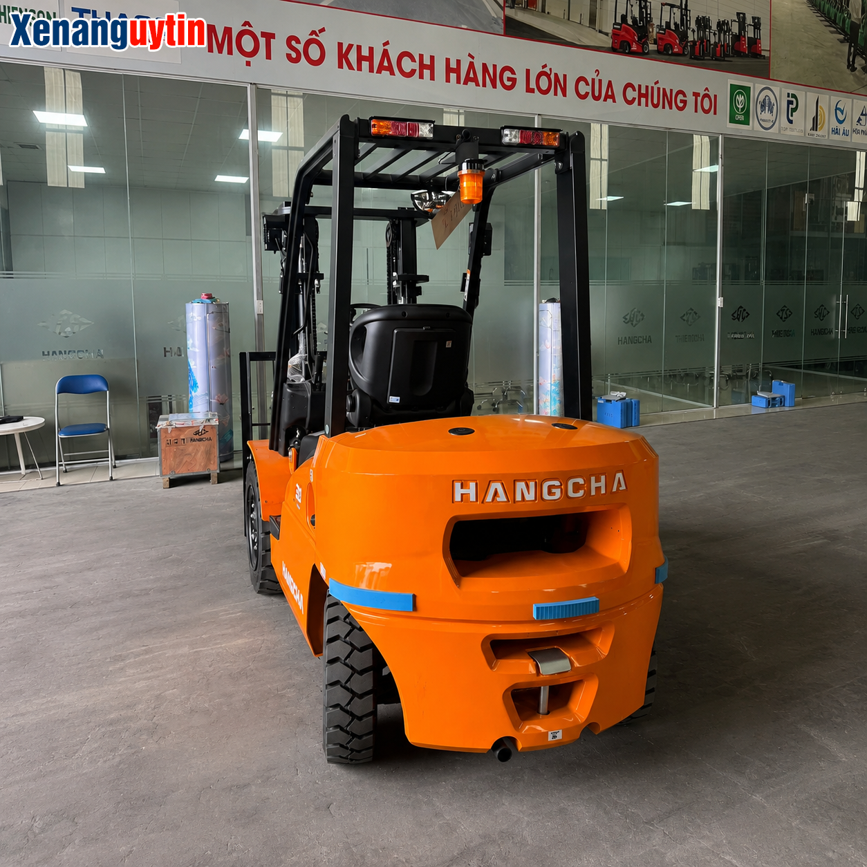 xe nâng dầu 2 tấn động cơ Insuzu xe nang dau 2 tan dong co Insuzu